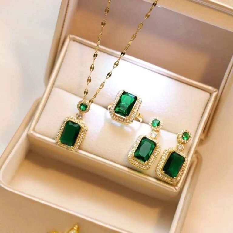 zircon and emerald three-piece jewelry set